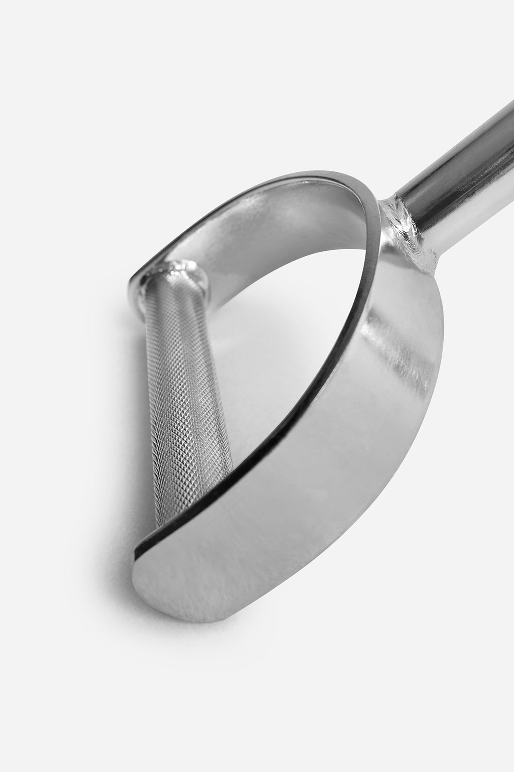 Close-up of curved end handle design on lat pulldown bar for comfortable wide-grip pulling