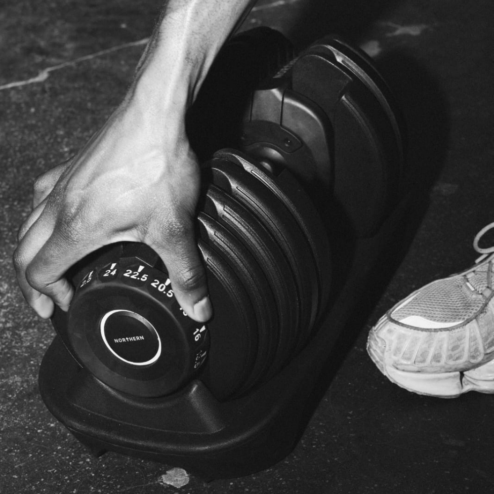 Turning quick dial system to change weight in Northern Adjustable Dumbbell weight