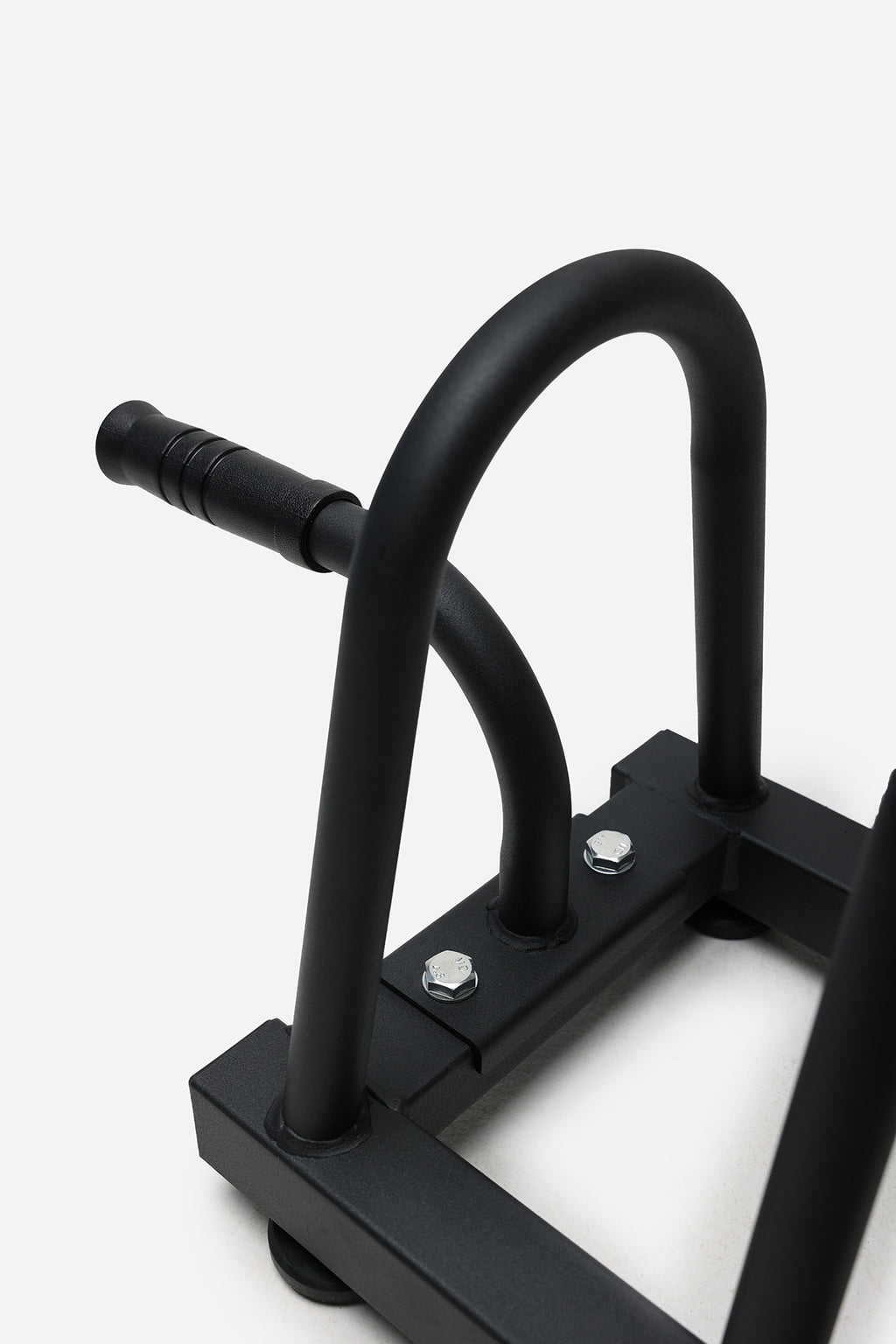 Distinctive “toast rack” style internal cut-outs
Made from durable rubber or urethane
Steel center ring for barbell compatibility
Easier to grip, lift, and handle
Available in standard bumper plate weights (e.g., 10kg, 15kg, 20kg, 25kg)
Suitable for Olympic lifting, CrossFit, and general strength training
3